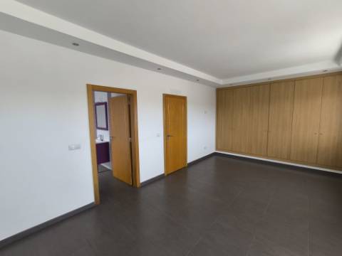 MORADIA COM PISCINA - COM 888 M² - VISTA MAR - EM SÃO BARTOLOMEU - A POUCOS MINUTOS DA PRAIA VERDE - CASTRO MARIM - ALGARVE
