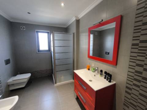 MORADIA COM PISCINA - COM 888 M² - VISTA MAR - EM SÃO BARTOLOMEU - A POUCOS MINUTOS DA PRAIA VERDE - CASTRO MARIM - ALGARVE