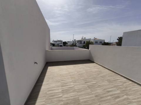 MORADIA COM PISCINA - COM 888 M² - VISTA MAR - EM SÃO BARTOLOMEU - A POUCOS MINUTOS DA PRAIA VERDE - CASTRO MARIM - ALGARVE