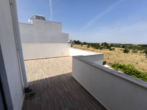 MORADIA COM PISCINA - COM 888 M² - VISTA MAR - EM SÃO BARTOLOMEU - A POUCOS MINUTOS DA PRAIA VERDE - CASTRO MARIM - ALGARVE