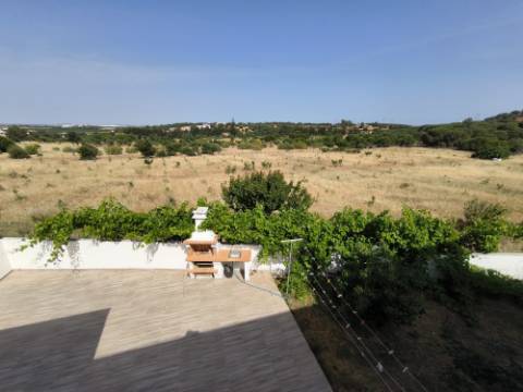 MORADIA COM PISCINA - COM 888 M² - VISTA MAR - EM SÃO BARTOLOMEU - A POUCOS MINUTOS DA PRAIA VERDE - CASTRO MARIM - ALGARVE