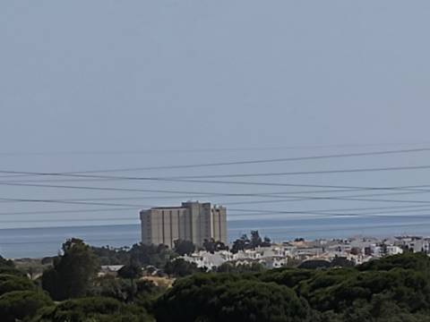 MORADIA COM PISCINA - COM 888 M² - VISTA MAR - EM SÃO BARTOLOMEU - A POUCOS MINUTOS DA PRAIA VERDE - CASTRO MARIM - ALGARVE