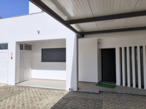 MORADIA COM PISCINA - COM 888 M² - VISTA MAR - EM SÃO BARTOLOMEU - A POUCOS MINUTOS DA PRAIA VERDE - CASTRO MARIM - ALGARVE