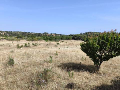 MORADIA COM PISCINA - COM 888 M² - VISTA MAR - EM SÃO BARTOLOMEU - A POUCOS MINUTOS DA PRAIA VERDE - CASTRO MARIM - ALGARVE