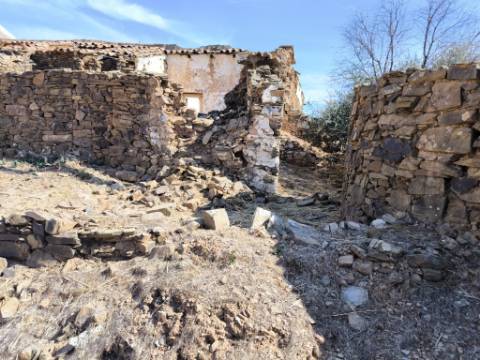 MORADIA EM PEDRA - COM TERRENO DE 200 M2 - COM PROJECTO - FAZ-FATO - TAVIRA - ALGARVE