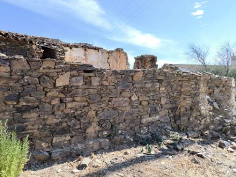 MORADIA EM PEDRA - COM TERRENO DE 200 M2 - COM PROJECTO - FAZ-FATO - TAVIRA - ALGARVE