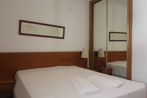 Apart hôtel de 32 quartos e piscina na Ria formosa, com possibilidade de ampliação.