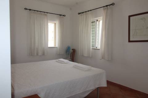 Apart hôtel de 32 quartos e piscina na Ria formosa, com possibilidade de ampliação.