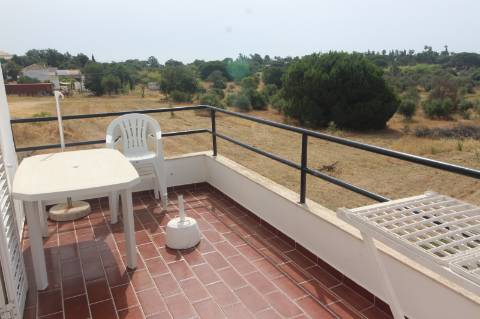 Apart hôtel de 32 quartos e piscina na Ria formosa, com possibilidade de ampliação.