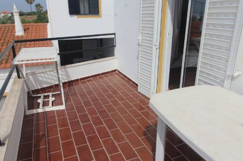 Apart hôtel de 32 quartos e piscina na Ria formosa, com possibilidade de ampliação.