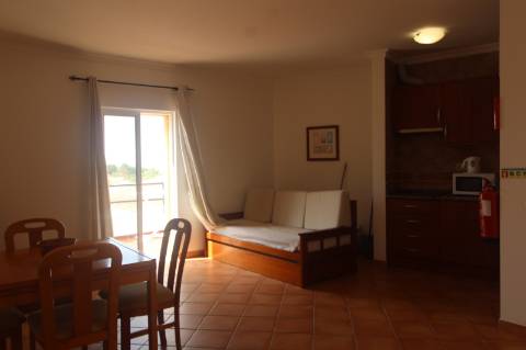 Apart hôtel de 32 quartos e piscina na Ria formosa, com possibilidade de ampliação.