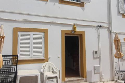 Apart hôtel de 32 quartos e piscina na Ria formosa, com possibilidade de ampliação.