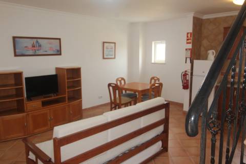 Apart hôtel de 32 quartos e piscina na Ria formosa, com possibilidade de ampliação.