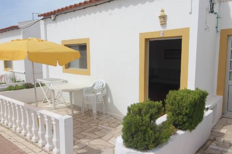 Apart hôtel de 32 quartos e piscina na Ria formosa, com possibilidade de ampliação.
