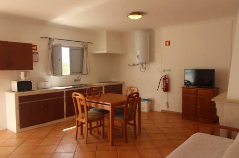 Apart hôtel de 32 quartos e piscina na Ria formosa, com possibilidade de ampliação.