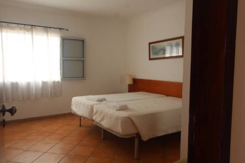 Apart hôtel de 32 quartos e piscina na Ria formosa, com possibilidade de ampliação.