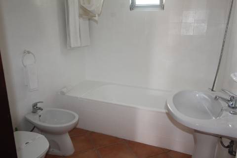Apart hôtel de 32 quartos e piscina na Ria formosa, com possibilidade de ampliação.