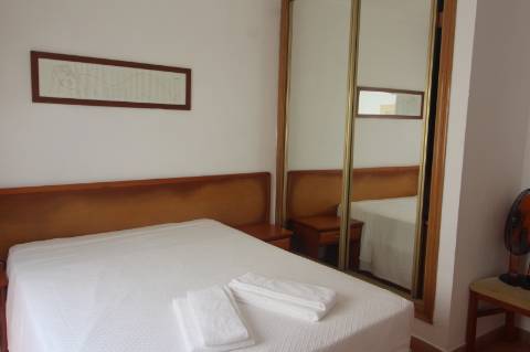 Apart hôtel de 32 quartos e piscina na Ria formosa, com possibilidade de ampliação.