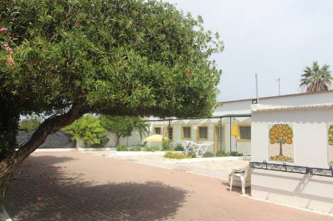 Apart hôtel de 32 quartos e piscina na Ria formosa, com possibilidade de ampliação.