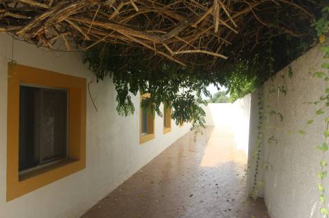 Apart hôtel de 32 quartos e piscina na Ria formosa, com possibilidade de ampliação.