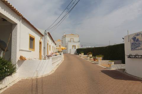 Apart hôtel de 32 quartos e piscina na Ria formosa, com possibilidade de ampliação.