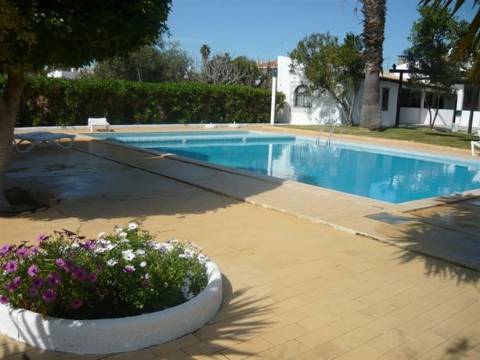Apart hôtel de 32 quartos e piscina na Ria formosa, com possibilidade de ampliação.