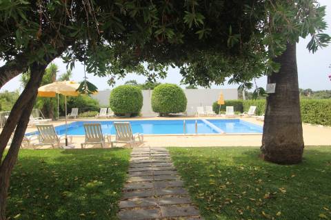 Apart hôtel de 32 quartos e piscina na Ria formosa, com possibilidade de ampliação.