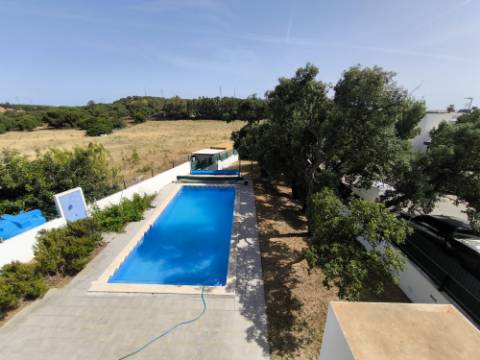 MORADIA COM PISCINA - COM TERRENO DE 19.860 M² - VISTA MAR - COM FURO - SISTEMA DE REGA - EM SÃO BARTOLOMEU - A POUCOS MINUTOS DA PRAIA VERDE - CASTRO MARIM - ALGARVE