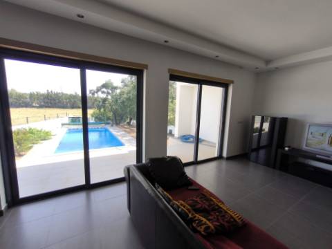MORADIA COM PISCINA - COM TERRENO DE 19.860 M² - VISTA MAR - COM FURO - SISTEMA DE REGA - EM SÃO BARTOLOMEU - A POUCOS MINUTOS DA PRAIA VERDE - CASTRO MARIM - ALGARVE