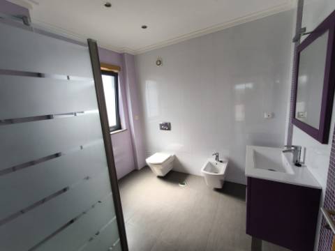 MORADIA COM PISCINA - COM TERRENO DE 19.860 M² - VISTA MAR - COM FURO - SISTEMA DE REGA - EM SÃO BARTOLOMEU - A POUCOS MINUTOS DA PRAIA VERDE - CASTRO MARIM - ALGARVE