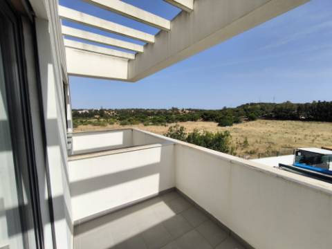 MORADIA COM PISCINA - COM TERRENO DE 19.860 M² - VISTA MAR - COM FURO - SISTEMA DE REGA - EM SÃO BARTOLOMEU - A POUCOS MINUTOS DA PRAIA VERDE - CASTRO MARIM - ALGARVE