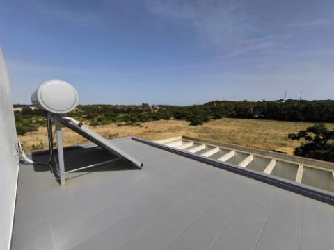 MORADIA COM PISCINA - COM TERRENO DE 19.860 M² - VISTA MAR - COM FURO - SISTEMA DE REGA - EM SÃO BARTOLOMEU - A POUCOS MINUTOS DA PRAIA VERDE - CASTRO MARIM - ALGARVE