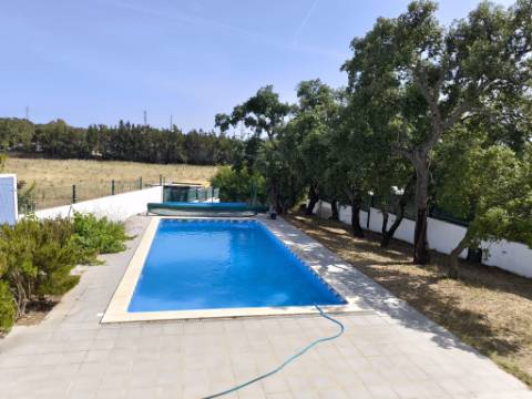 MORADIA COM PISCINA - COM TERRENO DE 19.860 M² - VISTA MAR - COM FURO - SISTEMA DE REGA - EM SÃO BARTOLOMEU - A POUCOS MINUTOS DA PRAIA VERDE - CASTRO MARIM - ALGARVE