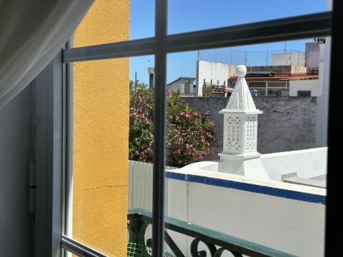 Moradia Bi-Familiar com vista mar na Fuseta!