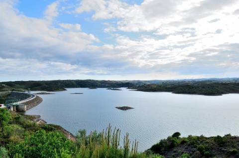 TERRENO RUSTICO COM 23000 M2 - COM POSSIBILIDADE DE CONSTRUÇÃO APOIO AGRICOLA AZINHAL CASTRO MARIM ALGARVE