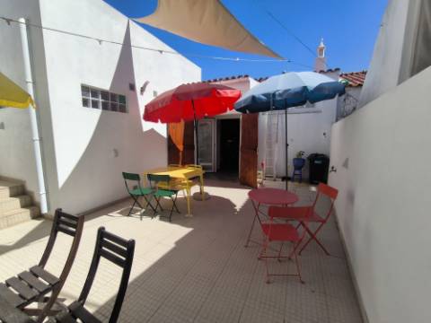 BAR RESTAURANTE - SNACK BAR - LOJA - ROOF TOP - COM EXPLANADA E TERRAÇO - EM PLENO FUNCIONAMENTO - NO CENTRO DA VILA DE CASTRO MARIM - ALGARVE