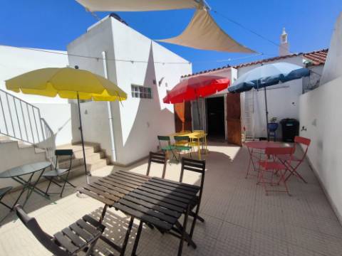 BAR RESTAURANTE - SNACK BAR - LOJA - ROOF TOP - COM EXPLANADA E TERRAÇO - EM PLENO FUNCIONAMENTO - NO CENTRO DA VILA DE CASTRO MARIM - ALGARVE