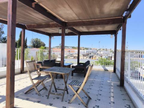 BAR RESTAURANTE - SNACK BAR - LOJA - ROOF TOP - COM EXPLANADA E TERRAÇO - EM PLENO FUNCIONAMENTO - NO CENTRO DA VILA DE CASTRO MARIM - ALGARVE