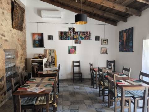 BAR RESTAURANTE - SNACK BAR - LOJA - ROOF TOP - COM EXPLANADA E TERRAÇO - EM PLENO FUNCIONAMENTO - NO CENTRO DA VILA DE CASTRO MARIM - ALGARVE
