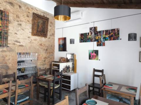 BAR RESTAURANTE - SNACK BAR - LOJA - ROOF TOP - COM EXPLANADA E TERRAÇO - EM PLENO FUNCIONAMENTO - NO CENTRO DA VILA DE CASTRO MARIM - ALGARVE