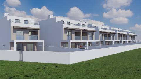 Moradia T3+2 com Piscina a Apenas 500 Metros da Praia da Lota