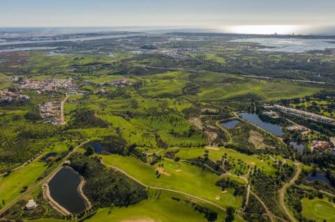 Lote de terreno no prestigiado Castro Marim Golf e Country Club, localizado em Castro Marim, Algarve.