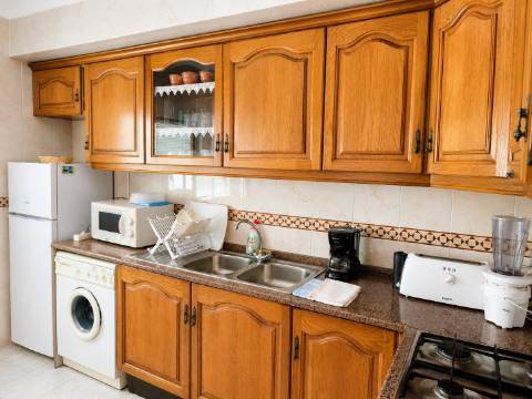 APARTAMENTO T3 COM DUAS CASAS DE BANHO - COM ARRECADAÇÃO NO SÓTÃO - DUAS VARANDAS - NO CENTRO DE VILA REAL DE SANTO ANTONIO - ALGARVE