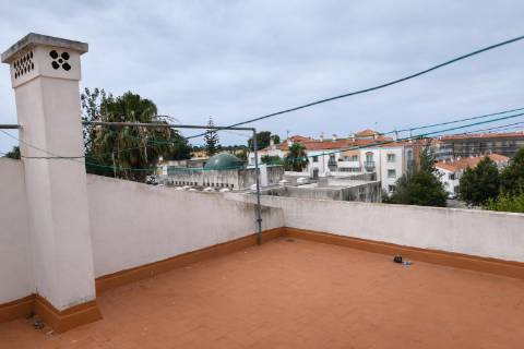 APARTAMENTO T3 COM DUAS CASAS DE BANHO - COM ARRECADAÇÃO NO SÓTÃO - DUAS VARANDAS - NO CENTRO DE VILA REAL DE SANTO ANTONIO - ALGARVE