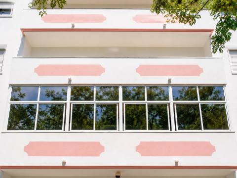 APARTAMENTO T3 COM DUAS CASAS DE BANHO - COM ARRECADAÇÃO NO SÓTÃO - DUAS VARANDAS - NO CENTRO DE VILA REAL DE SANTO ANTONIO - ALGARVE