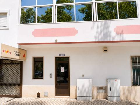APARTAMENTO T3 COM DUAS CASAS DE BANHO - COM ARRECADAÇÃO NO SÓTÃO - DUAS VARANDAS - NO CENTRO DE VILA REAL DE SANTO ANTONIO - ALGARVE