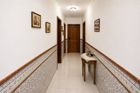 APARTAMENTO T3 COM DUAS CASAS DE BANHO - COM ARRECADAÇÃO NO SÓTÃO - DUAS VARANDAS - NO CENTRO DE VILA REAL DE SANTO ANTONIO - ALGARVE