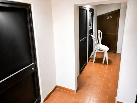APARTAMENTO T3 COM DUAS CASAS DE BANHO - COM ARRECADAÇÃO NO SÓTÃO - DUAS VARANDAS - NO CENTRO DE VILA REAL DE SANTO ANTONIO - ALGARVE
