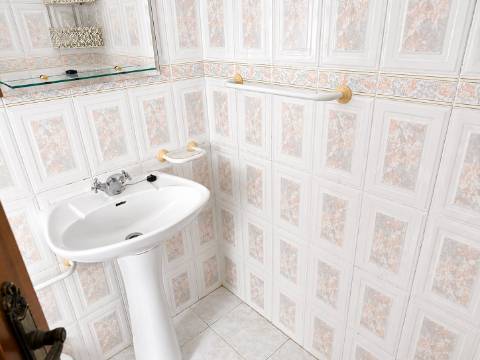 APARTAMENTO T3 COM DUAS CASAS DE BANHO - COM ARRECADAÇÃO NO SÓTÃO - DUAS VARANDAS - NO CENTRO DE VILA REAL DE SANTO ANTONIO - ALGARVE