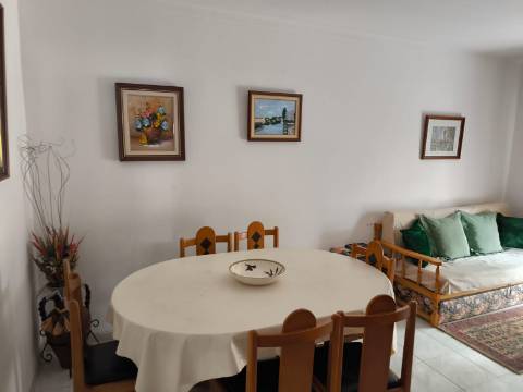 APARTAMENTO T3 COM DUAS CASAS DE BANHO - COM ARRECADAÇÃO NO SÓTÃO - DUAS VARANDAS - NO CENTRO DE VILA REAL DE SANTO ANTONIO - ALGARVE